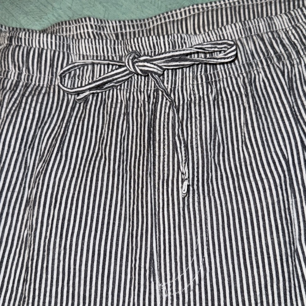 Gloria Vanderbilt Casuals Seersucker Capri crop Pants size XL EUC